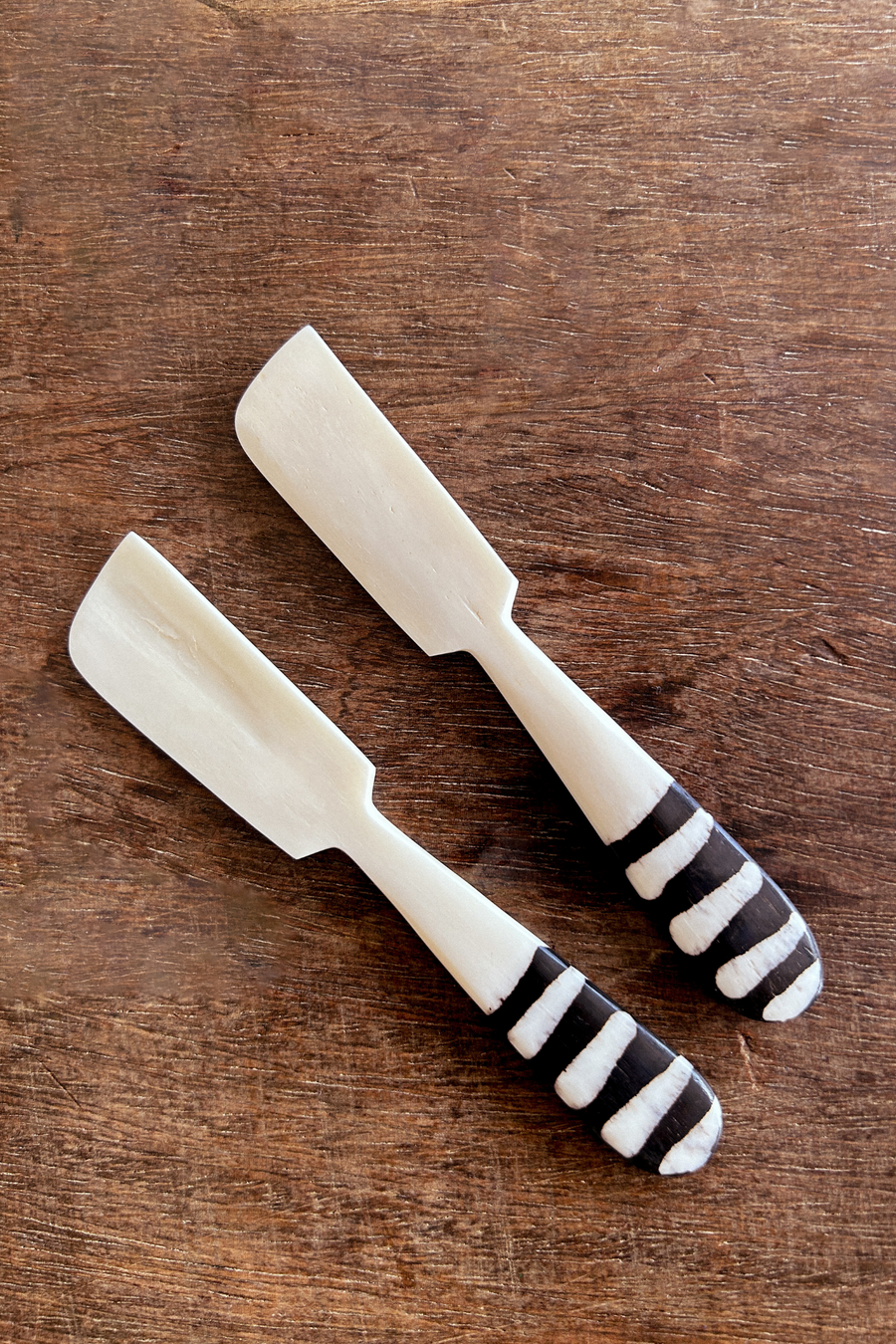 Dotted Bone Butter Knives